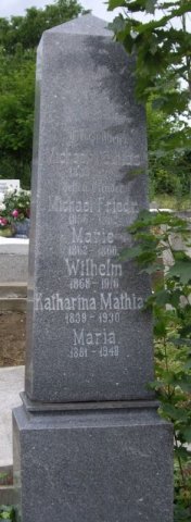 Mathias Michael 1833-1902 Fleischer Kath 1839-1930 Grabstein